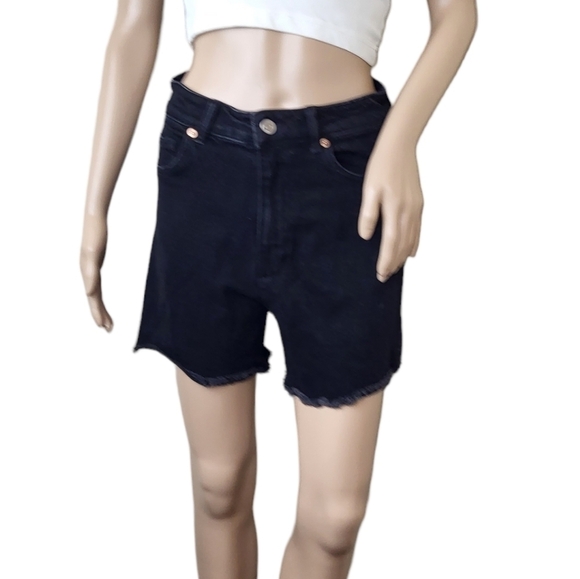H&M High Rise Black Denim Shorts - Picture 6 of 7